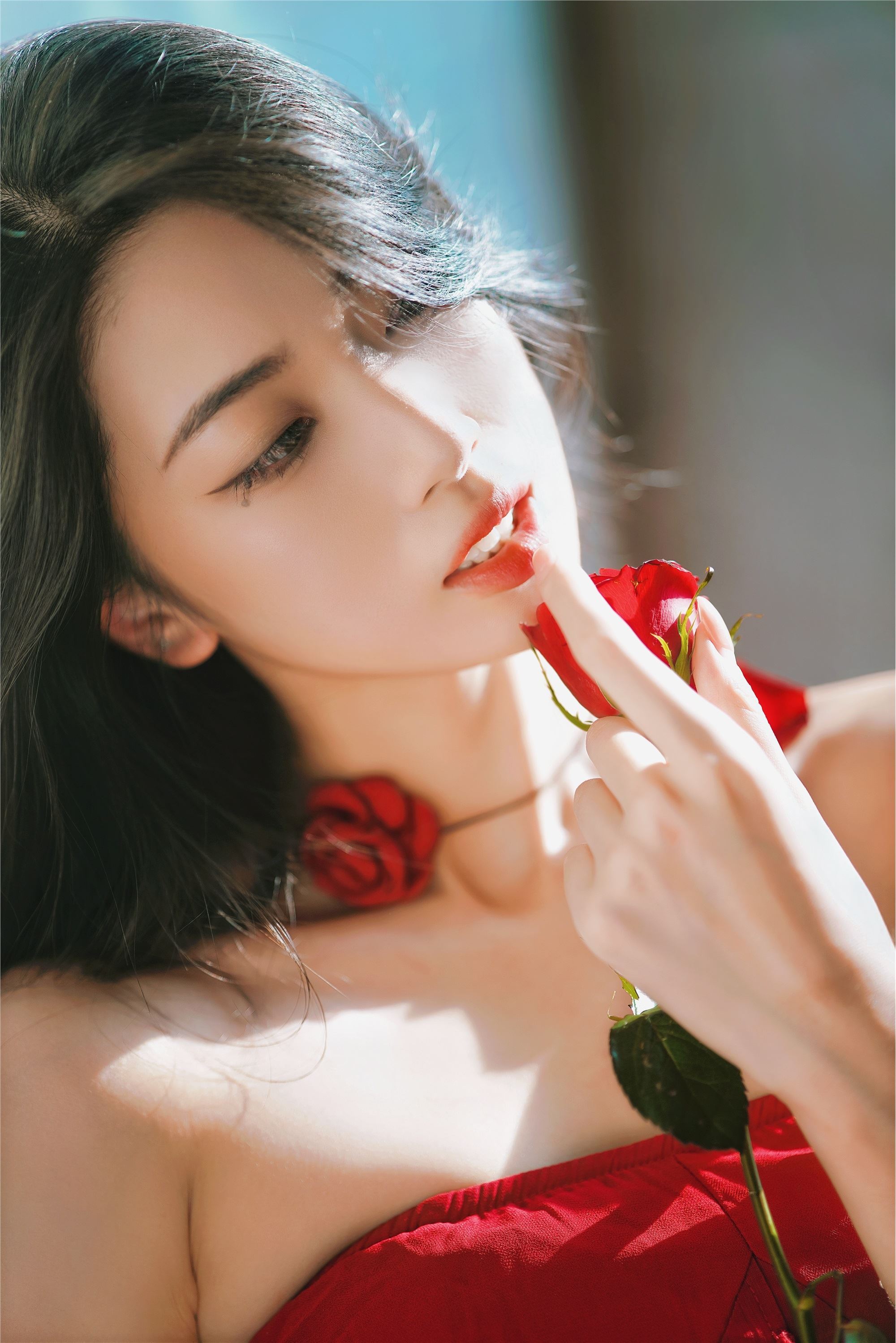 YITUYU艺图语 2025.01.15 魅力火玫瑰，少女璀璨之光 Liya